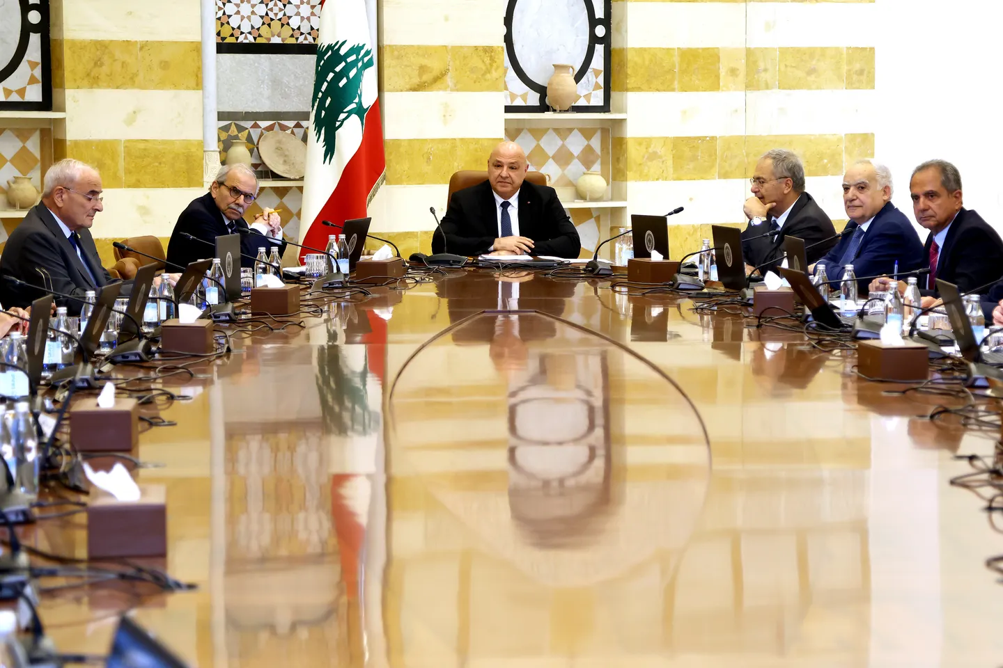Líbano aprueba propuesta de EE.UU. para desarmar Hezbollah de cara a "tregua con Israel"