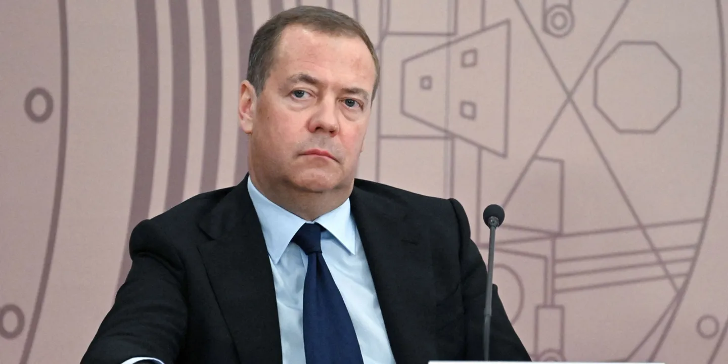 Ex-presidente da Rússia alerta sobre "novas medidas" após Moscovo abandonar moratória sobre mísseis