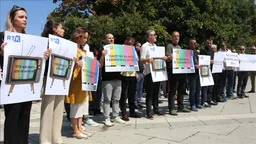 Punonjësit e RTK-së protestojnë para Qeverisë së Kosovës, shkak mosekzekutimi i pagave