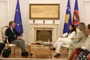 Соренсен во Приштина со Османи и Курти за напредокот на дијалогот со Белград