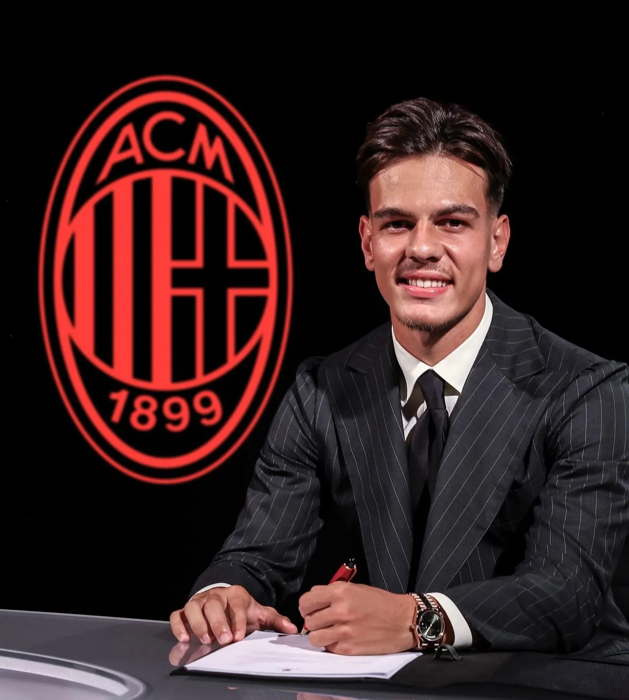 Ardon Jashari nënshkruan për Milanin: Ishte ëndrra ime