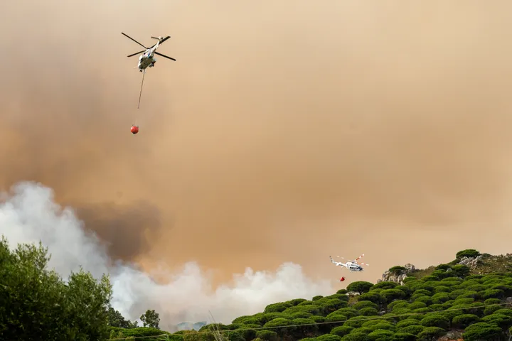 Spain's record-breaking wildfires force mass evacuations