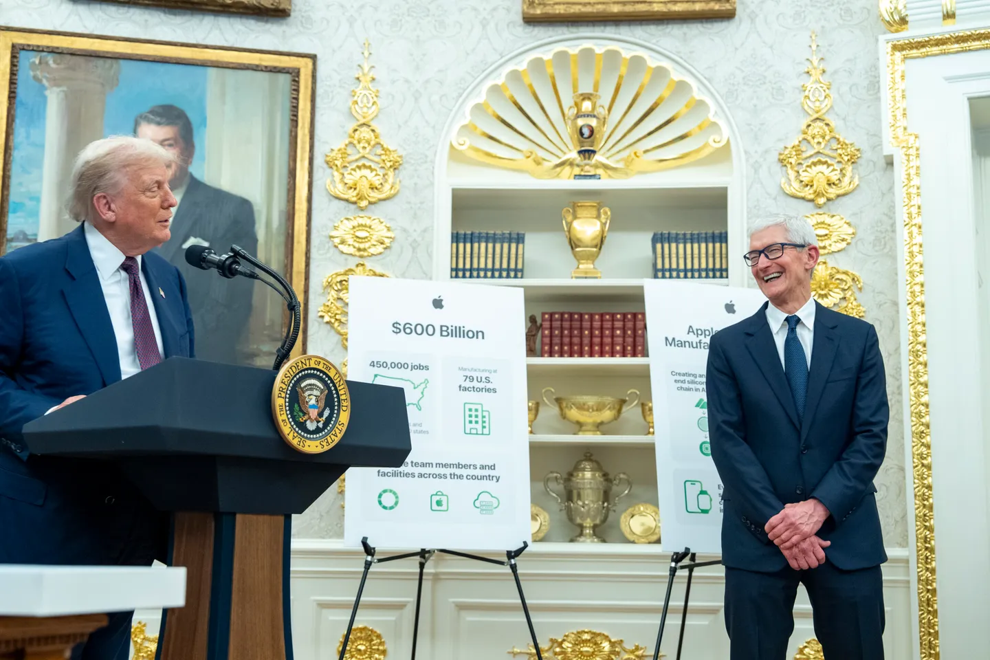 Trump umum tarif 100 peratus ke atas semikonduktor, kecuali syarikat yang pindah pengeluaran ke AS