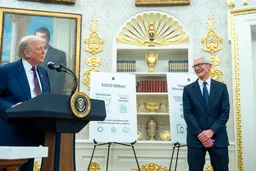 Trump umum tarif 100 peratus ke atas semikonduktor, kecuali syarikat yang pindah pengeluaran ke AS