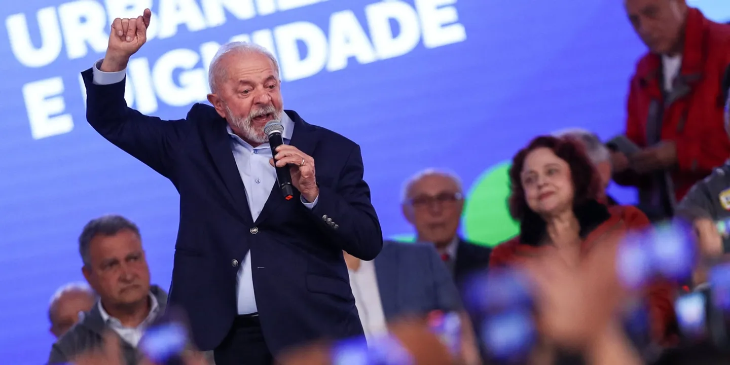 Presidente Lula do Brasil promete desafiar as tarifas dos EUA na OMC e convida Trump para a COP30