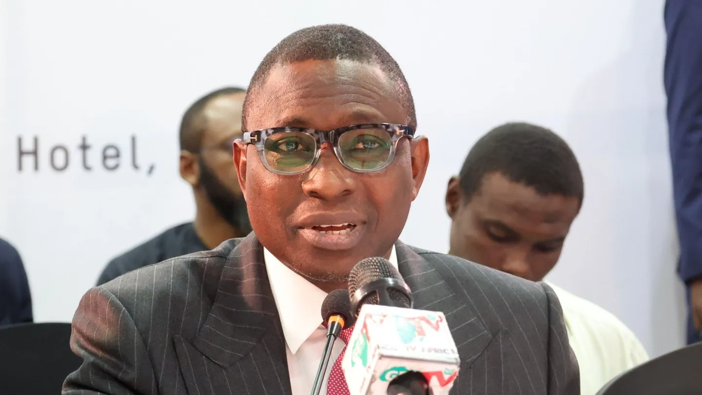 Shugaban EFCC ya ƙaryata rahoton da ke cewa ya tilasta wa shugaban NNPC yin murabus