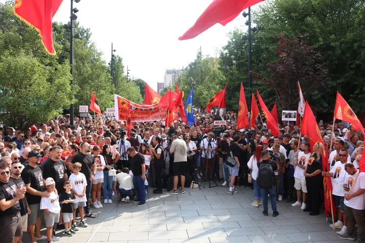 U Prištini masovni protesti protiv Specijalizovanog suda za ratne zločine na Kosovu