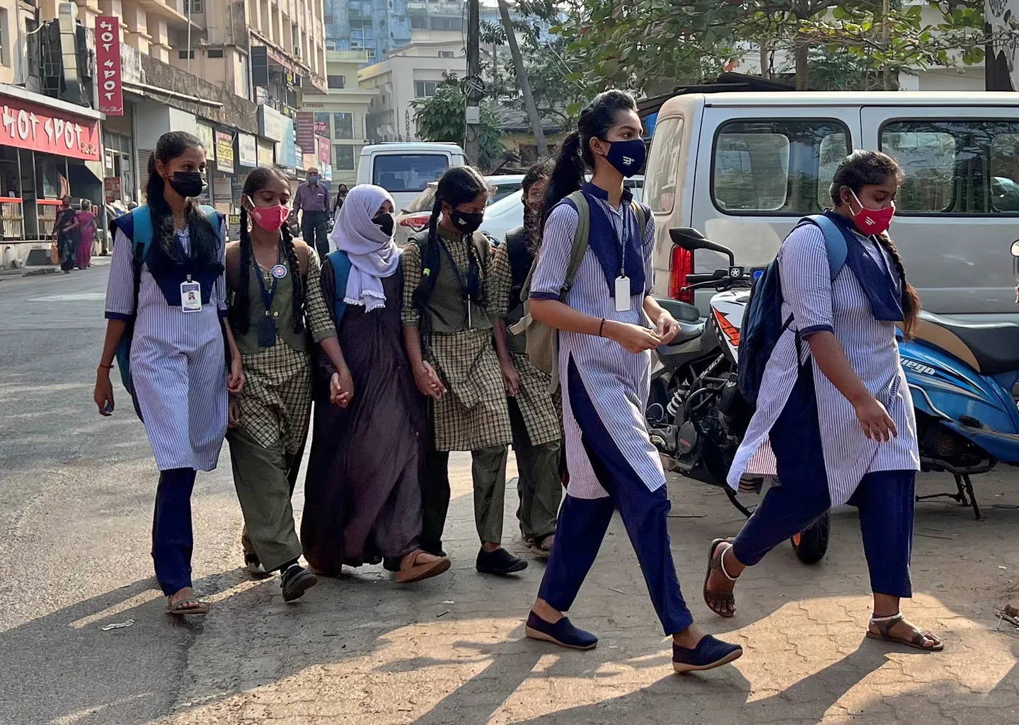 हिंदूत्ववादी संगठन के नेता मुस्लिम प्रिंसिपल के तबादले के लिए बच्चों को जहर देने के आरोप में गिरफतार