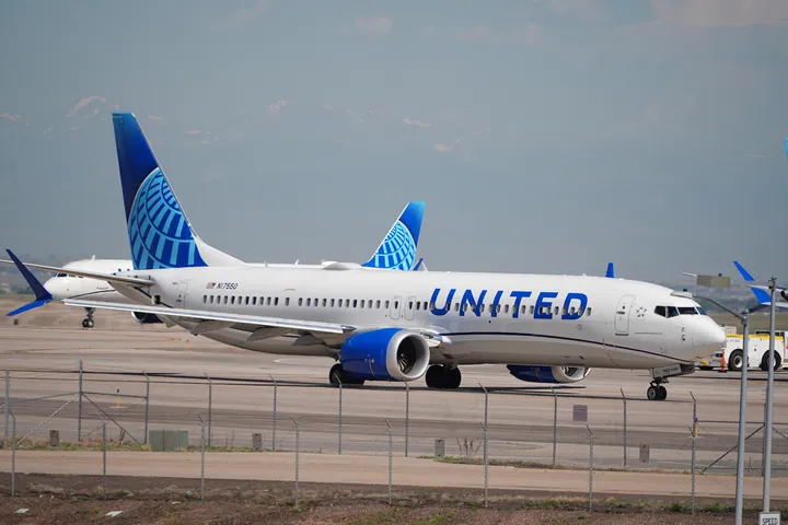 “United Airlines” aviaşirkəti ölkə üzrə bütün uçuşlarını dayandırıb