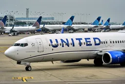 United Airlines howaýollary kärhanasy tehniki näsazlyk sebäpli togtadan uçuşlary täzeden başladýar