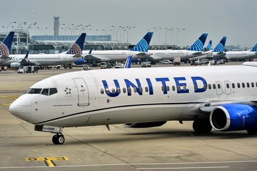 United Airlines howaýollary kärhanasy tehniki näsazlyk sebäpli togtadan uçuşlary täzeden başladýar