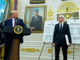 Trump anuncia tarifa de 100% sobre semicondutores e isenta empresas que transfiram produção aos EUA