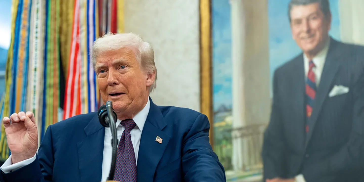 Trump promete "muito mais" sanções secundárias contra países que compram petróleo russo