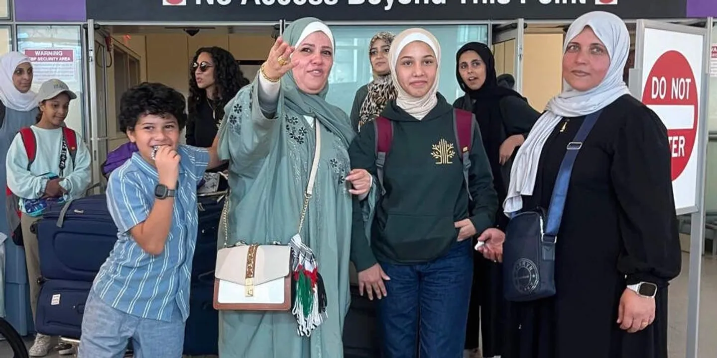 De Gaza a Boston: Crianças palestinianas feridas chegam aos EUA para tratamento médico urgente