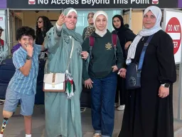 De Gaza a Boston: Crianças palestinianas feridas chegam aos EUA para tratamento médico urgente