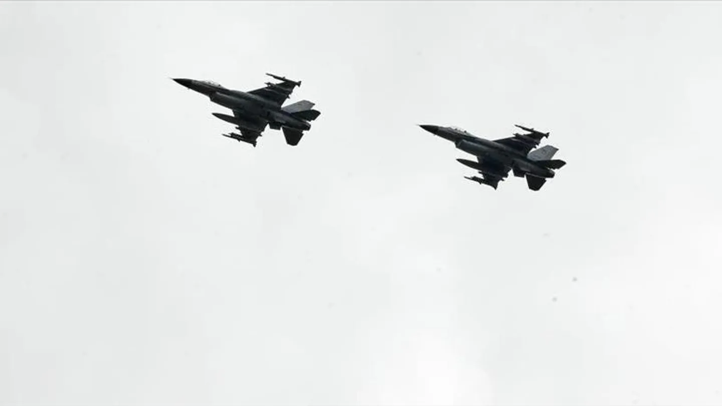 Tajvani monitoroi 57 avionë ushtarakë kinezë rreth ishullit