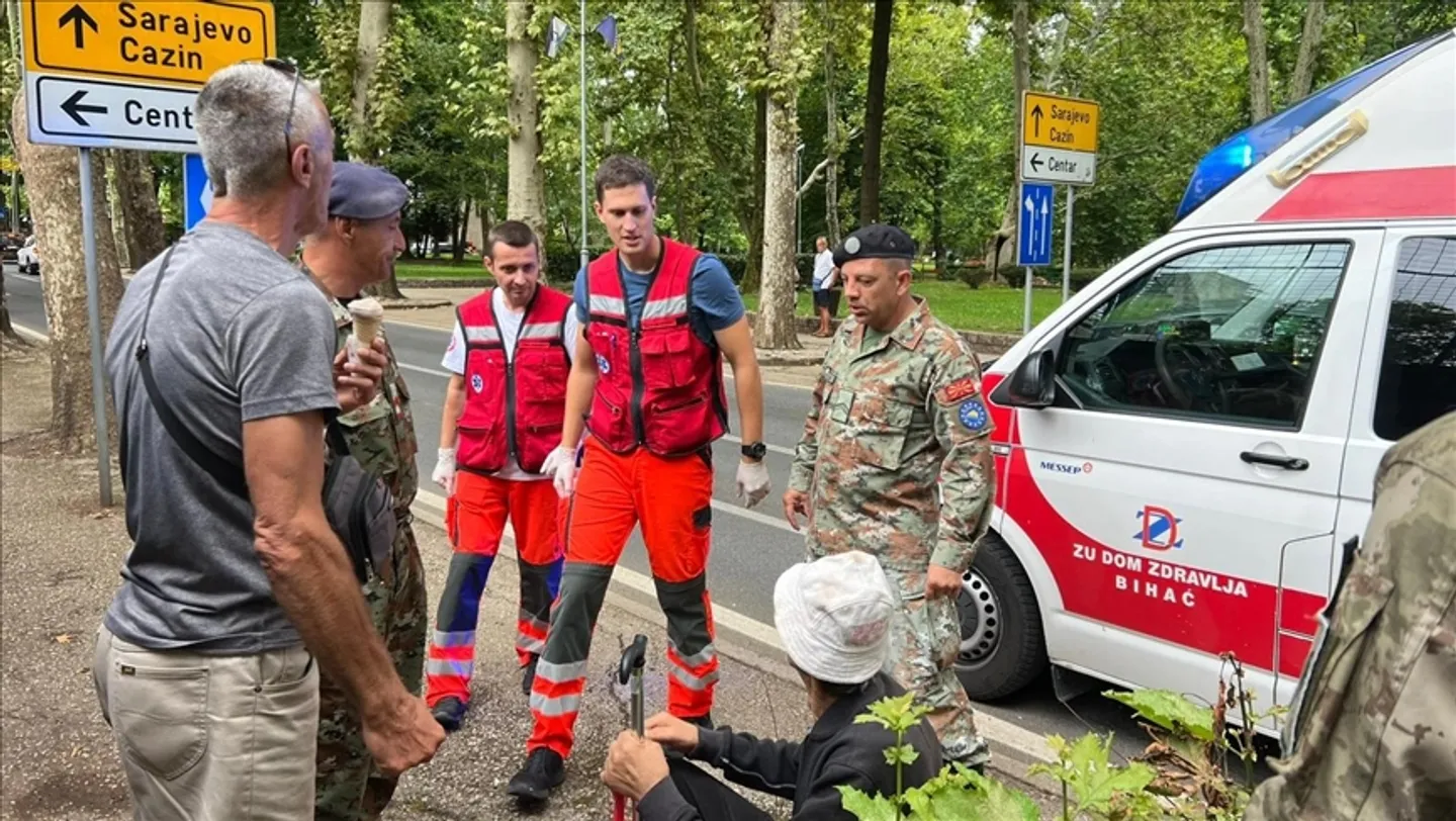 Pripadnici EUFOR-a iz Turkiye i Sjeverne Makedonije pritekli u pomoć starijem muškarcu u Bihaću