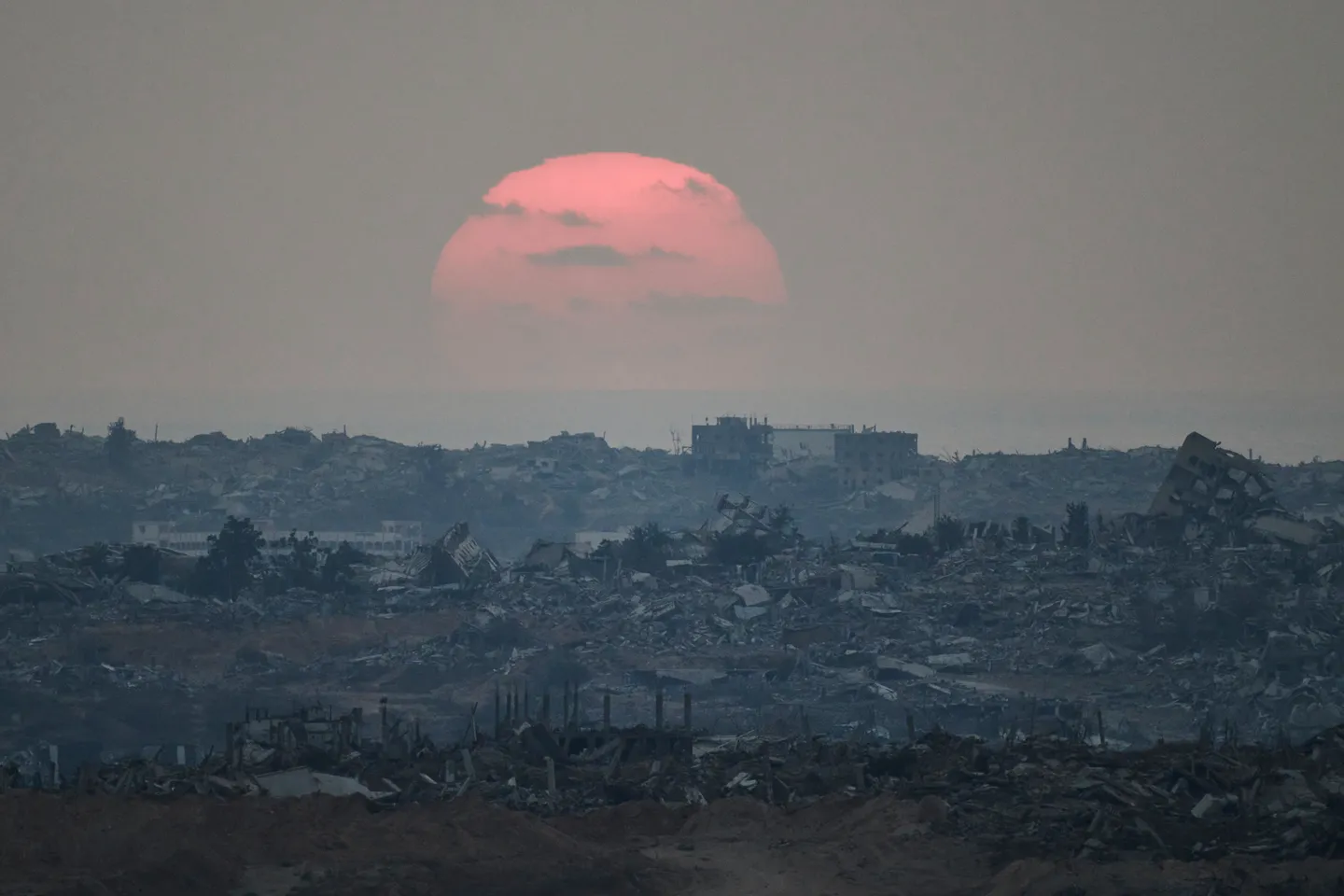 Delegacioni i Hamasit viziton Egjiptin për negociata mbi armëpushimin në Gaza