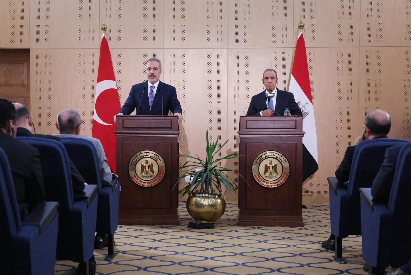 أنقرة والقاهرة تؤكدان رفض خطة إسرائيل لاحتلال غزة وتكاتف جهودهما لمواجهته