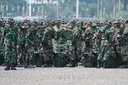Demonstrasi di Indonesia masih terus berlanjut saat militer dikerahkan di ibu kota
