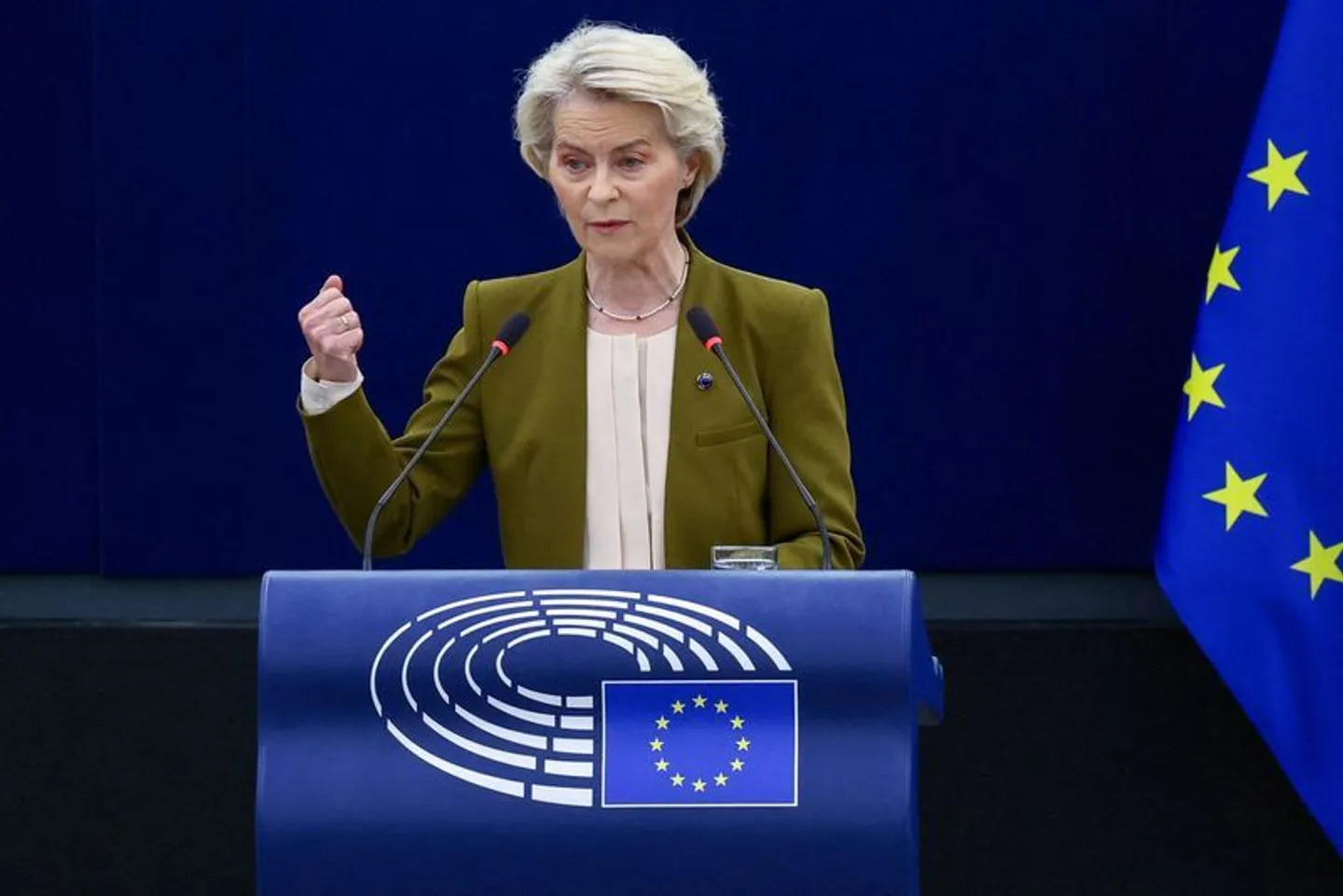 Von der Leyen set to face twin no-confidence bids from left, right blocs in EU parliament