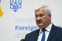 Ukraine woos Hungary over EU accession as Russian attacks continue