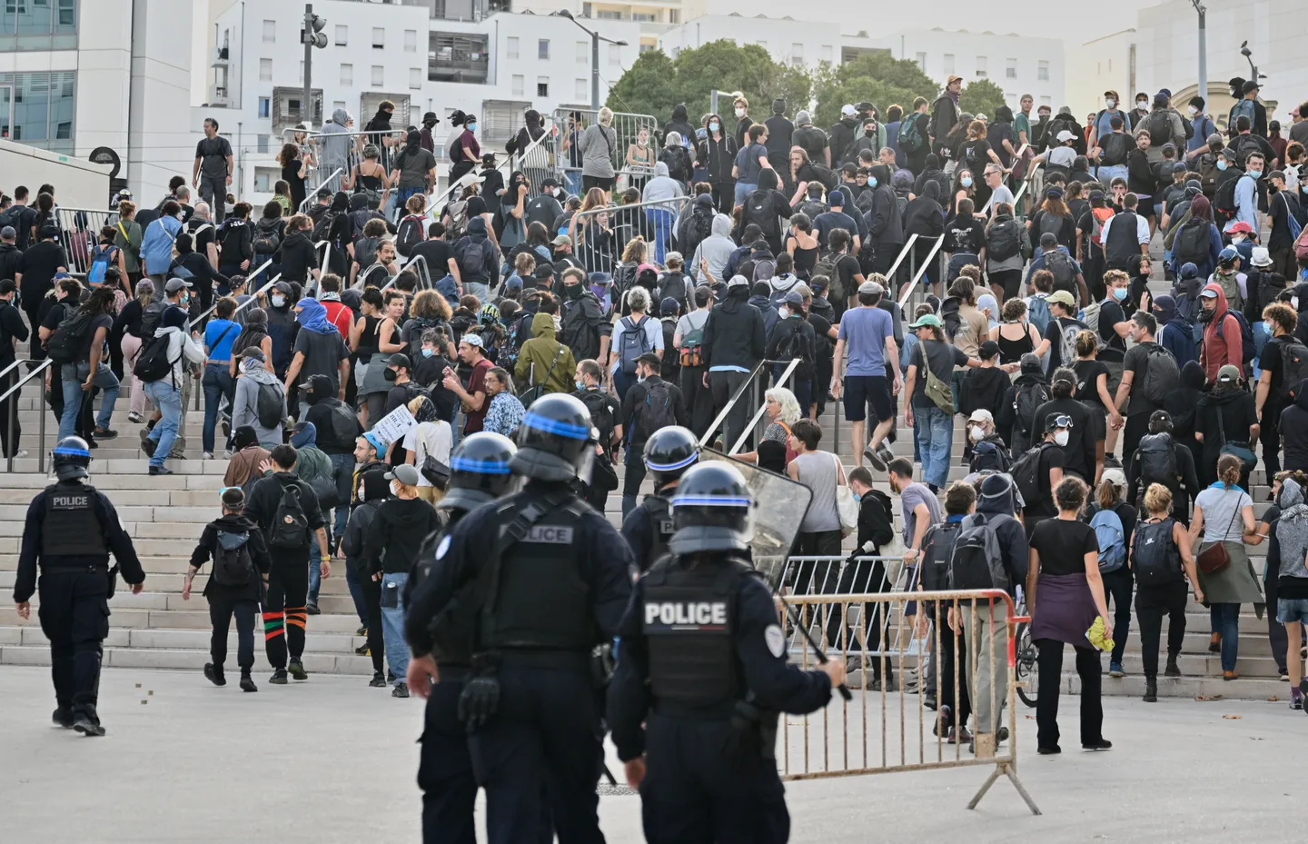 "Bloquons tout" en France: premières actions, premières interpellations