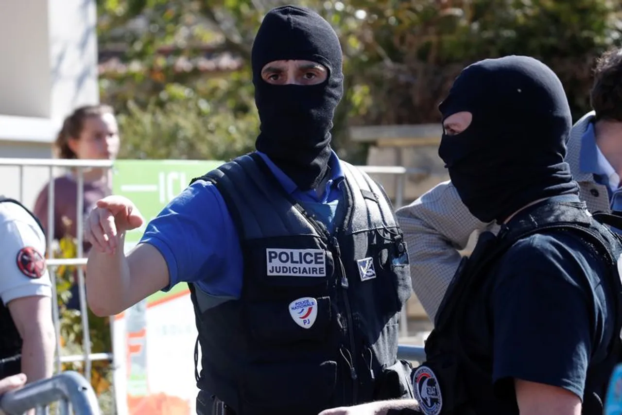 France: trois policiers condamnés pour des violences sur un homme menotté dans un commissariat