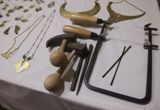 Een handbijl van 50.000 jaar oud wordt geschonken aan het Diever Museum