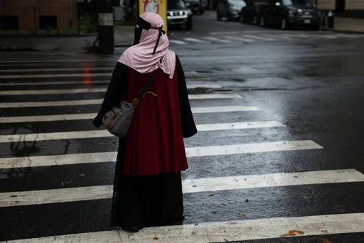بإيعاز من الحزب الحاكم.. إيطاليا تتجه إلى حظر ارتداء البرقع والنقاب في الأماكن العامة