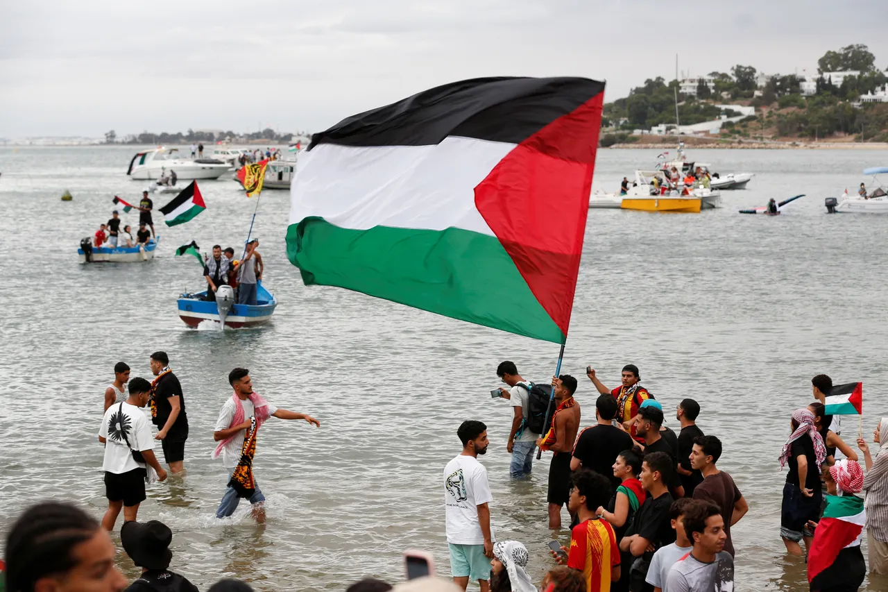 130 publieke figuren dringen er bij Frankrijk en België op aan de hulpvloot voor Gaza te beschermen