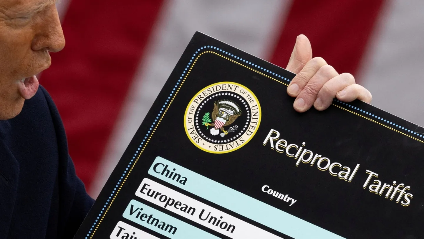 Trump pede à UE que imponha tarifas de 100% à China e à Índia para pressionar Putin