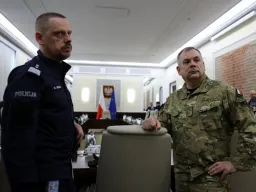 Defesas aéreas da NATO defrontam-se com drones russos no espaço aéreo da Polónia