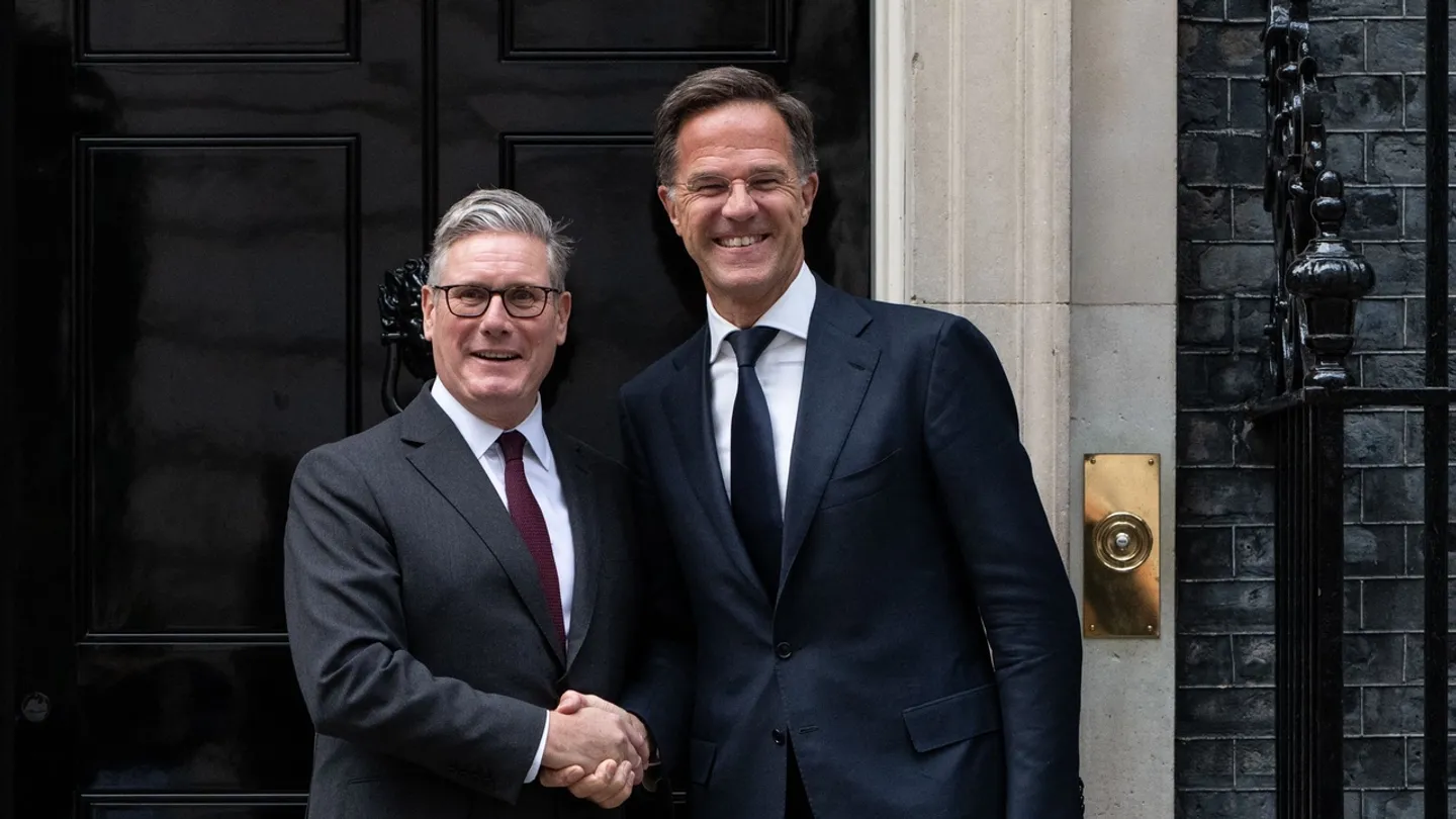 A NATO főtitkára és Anglia miniszterelnöke erőteljesebb katonai támogatást ígért Ukrajnának