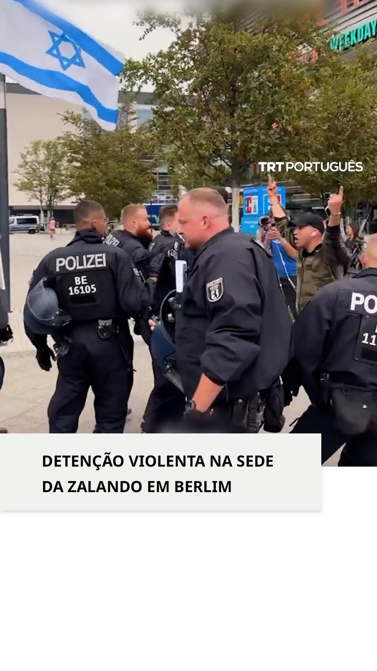 Polícia de Berlim protege mulher que ergue bandeira israelita e detém com violência manifestante