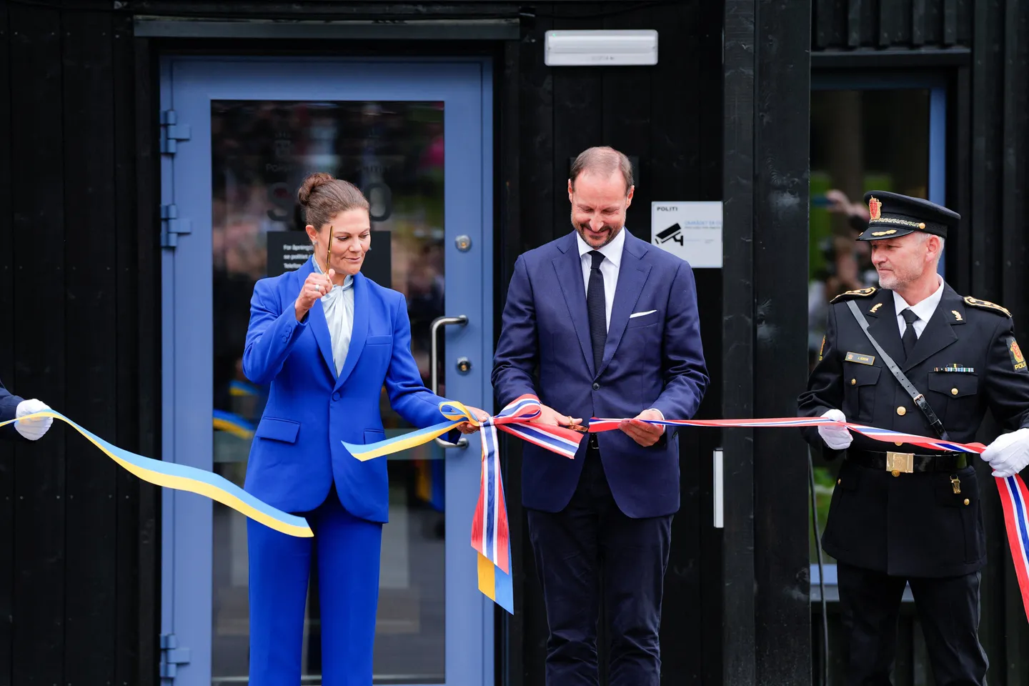 Kronprins Haakon och Kronprinsessan Victoria invigde ny norsk-svensk polisstation