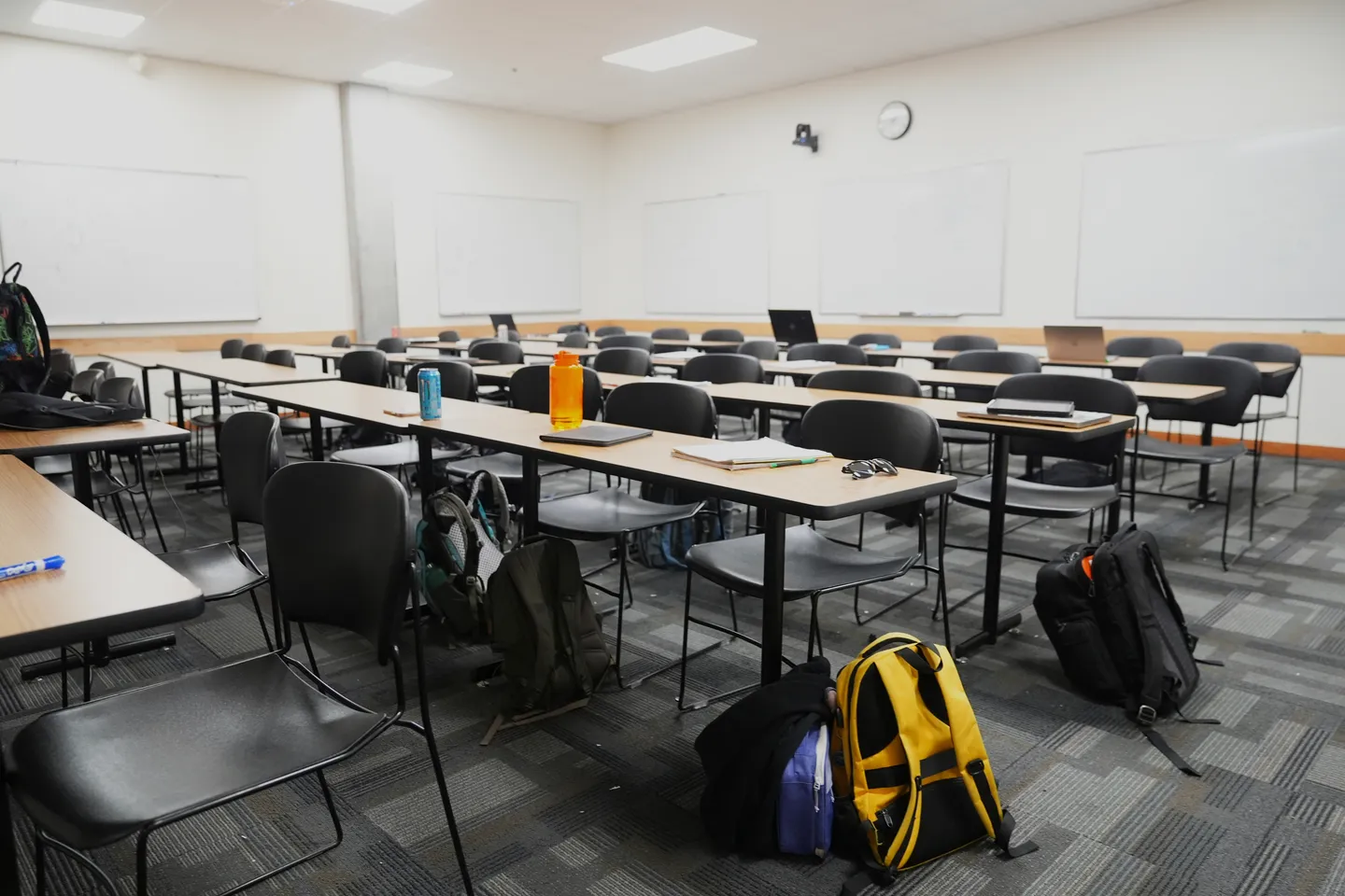 Vlaamse regering keurt actieplan probleemgedrag goed: Gedragsexperts en boekentascontroles op school