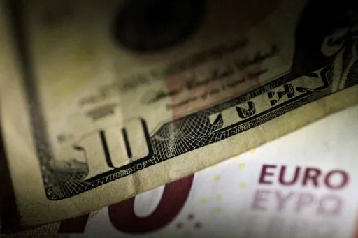 De dollar kan stabiliteit van de euro niet volgen