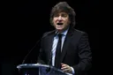Cómo Javier Milei pasó de activista anticorrupción a presidente asediado en Argentina