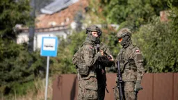 Polónia restringe espaço aéreo após suspeita de drones russos violarem fronteira