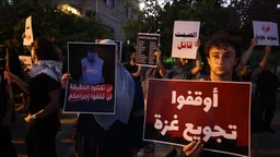 Протест во израелскиот град Хаифа против гладот ​​во Газа и нападите врз новинарите