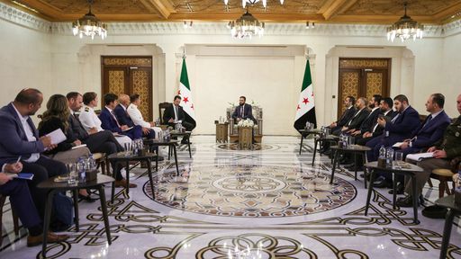 أول زيارة من نوعها.. الشرع يبحث مع قائد "سنتكوم" آفاق التعاون السياسي والعسكري