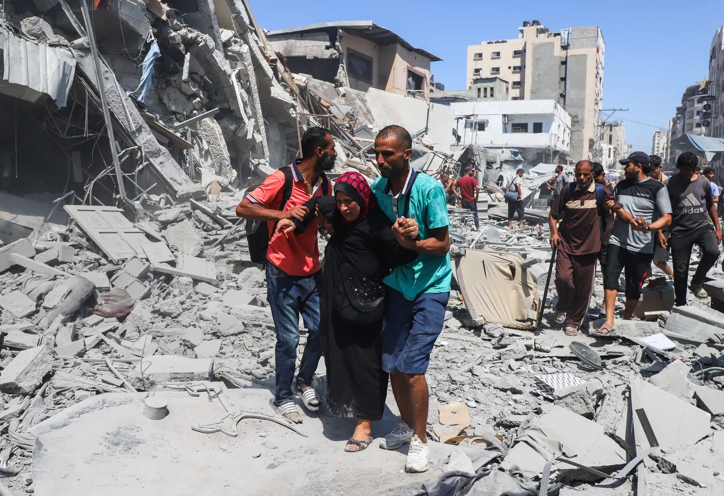 الاحتلال يقتل عشرات المدنيين في غزة وأطباء بلا حدود تحذر: وصلنا إلى أسوأ وضع إنساني