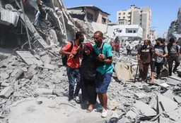 الاحتلال يقتل عشرات المدنيين في غزة وأطباء بلا حدود تحذر: وصلنا إلى أسوأ وضع إنساني