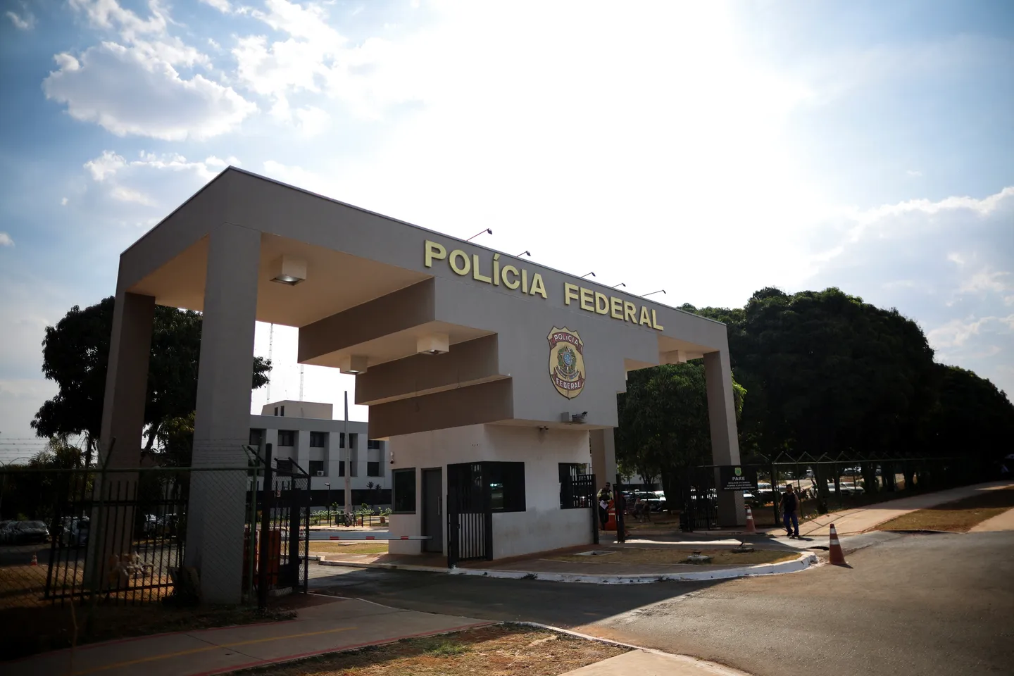 Dois adolescentes mortos em tiroteio numa escola no Brasil
