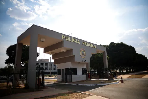 Dois adolescentes mortos em tiroteio numa escola no Brasil