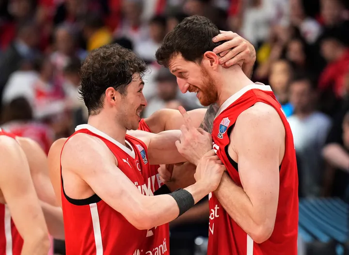 تورکیې د یوروباسکټ د اتلولیو په چوکاټ کې یونان ته د ماتې په ورکولو سره پایلوبې لار پیدا کړه