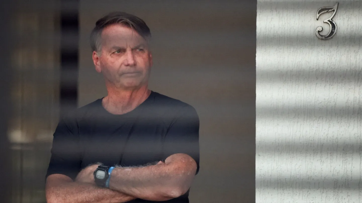 Supremo Tribunal do Brasil condena Bolsonaro por conspirar golpe, sentenciando-o a 27 anos de prisão