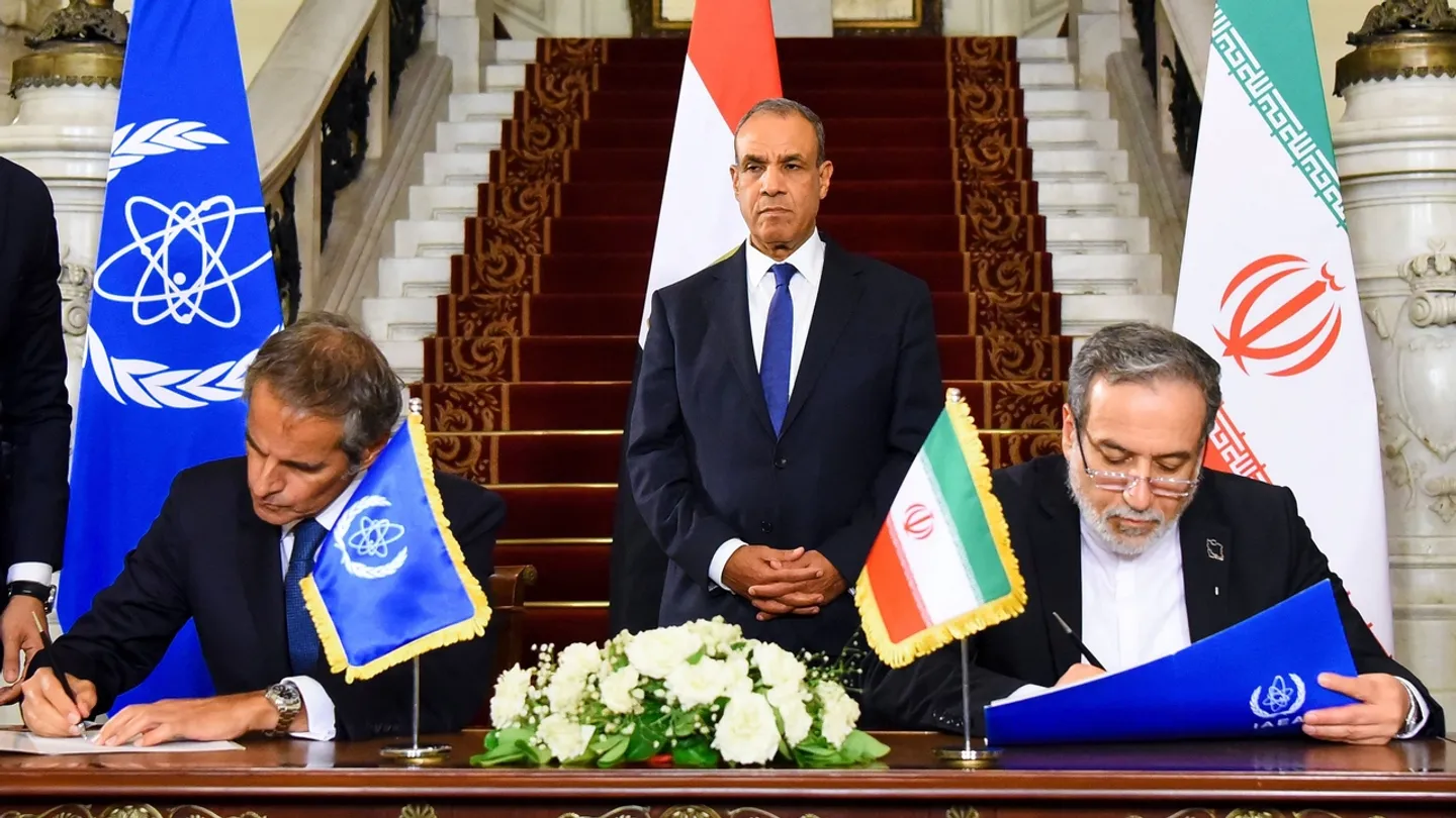 وضع “أكثر تعقيداً".. إيران تؤكد وجود موادها النووية تحت أنقاض المنشآت المستهدفة