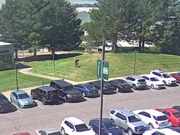 FBI divulga vídeo do suspeito de atirar em Charlie Kirk a fugir do local